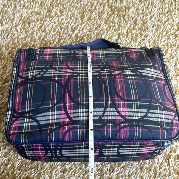 Coach - Picture 4 of 7